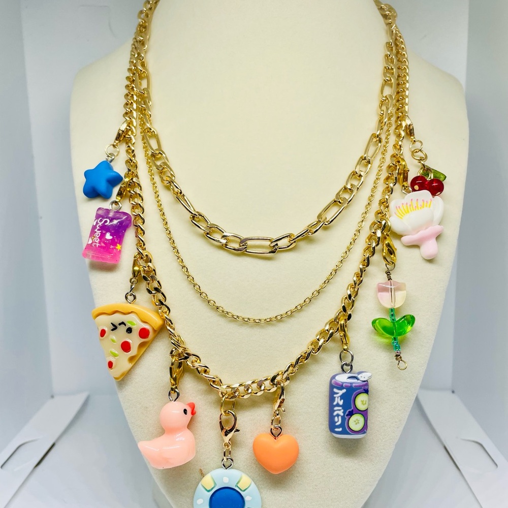 New necklace You can change the places where you want or take the ones you want.
